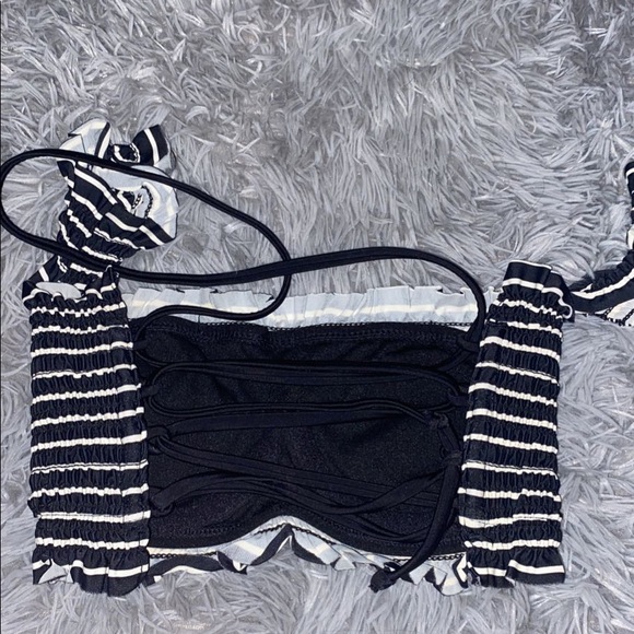 Black and white striped bathing suit top - Picture 2 of 2